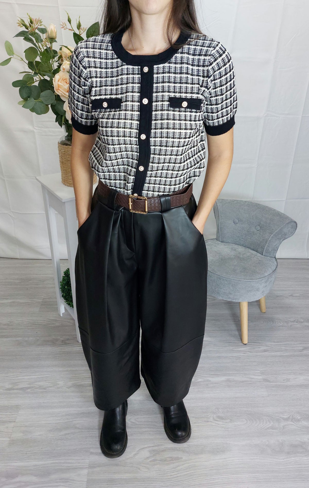 Ofelia – Maglia donna a quadri con bottoni gioiello e maniche corte